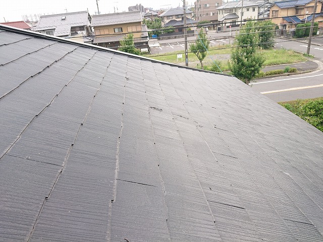 各務原市で既存カラーベストを屋根カバー工法、自然石粒鋼板屋根のディーズルーフィング「エコグラーニ」で施工いたしました